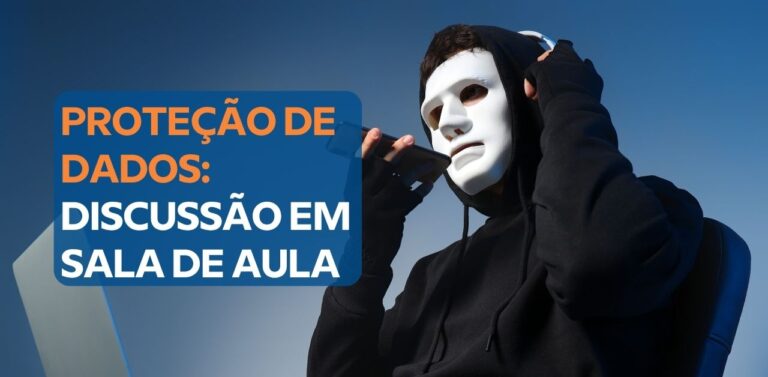 99 caracteres Adolescentes mexem no celular sentados em sala de aula enquanto a professora conversa com um deles.